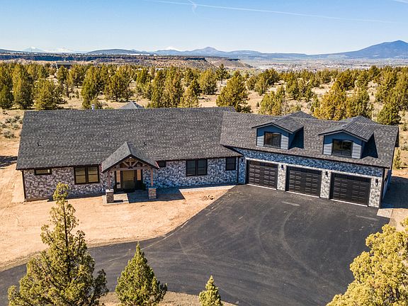 4th image of 2502 SE Kennedy Way