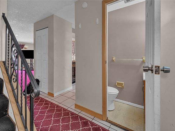 4th image of 67 Fox Ct