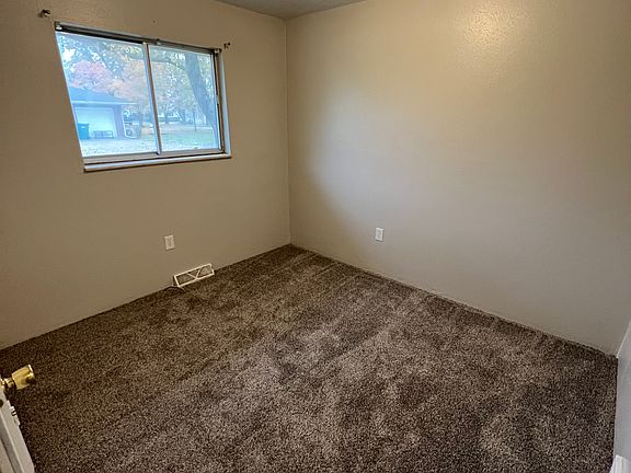 5th image of 505 1/2 Wilbur St #505-1/2