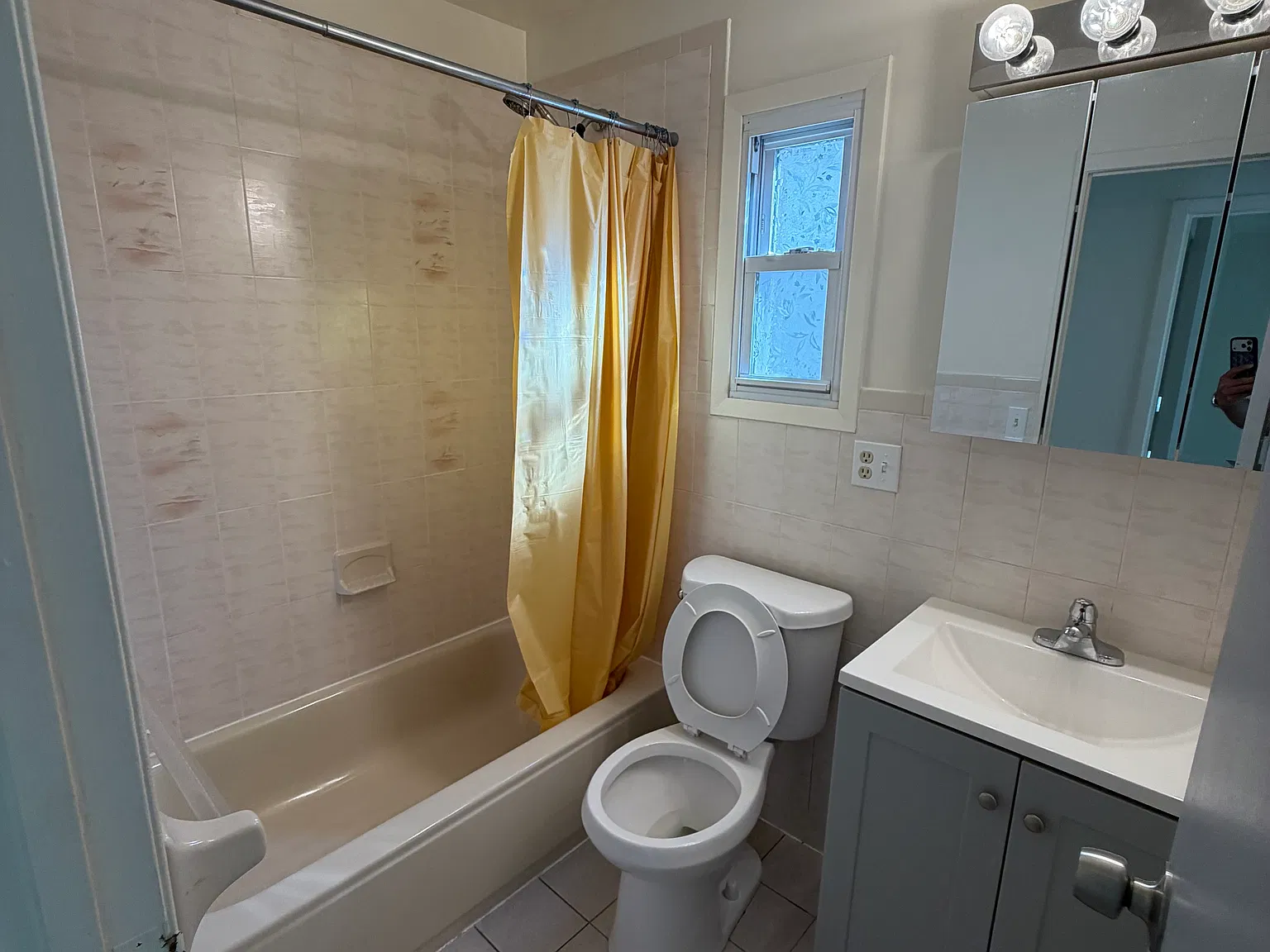 2 bed, 500 sqft, $2,400 — Photo 3