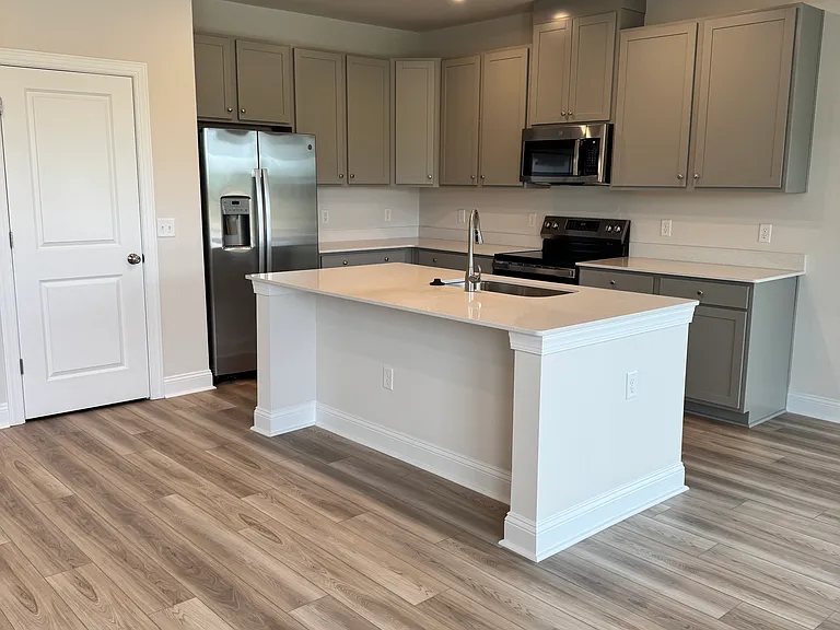 7419 Linda Vista Ln — Photo 2