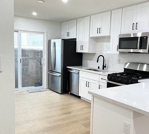 4th image of 2627 E Broadway APT 4