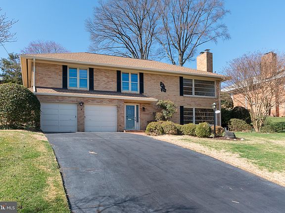 3rd image of 7300 Park Terrace Dr