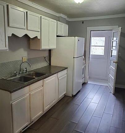 2nd image of 616-618 W 5th St #1