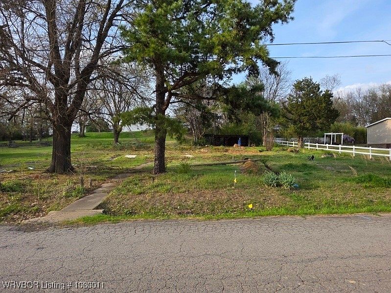 2nd image of 201 W Woodson Ave