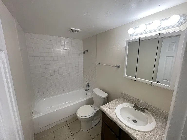 8915 Corona St — Photo 5