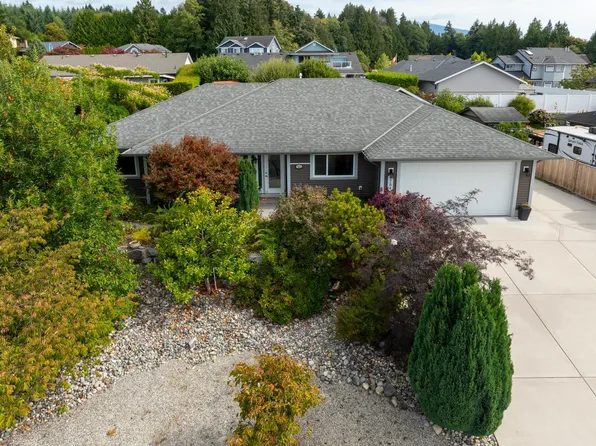 4784 Tamarack Pl, Sechelt, BC V7Z 0E8