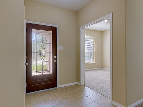 Entrance is light & bright with study on left as you enter and dining room just beyond.
