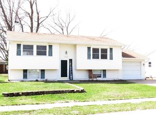 323 W Oak St, Eldridge, IA 52748