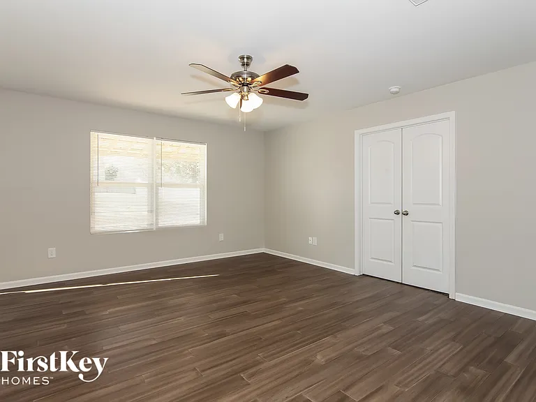 1544 Pecan Ln — Photo 3