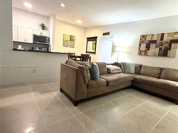 5th image of 761 NE 199th St APT 202