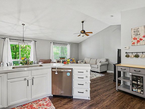 3rd image of 2970 Pebblestone Dr #26