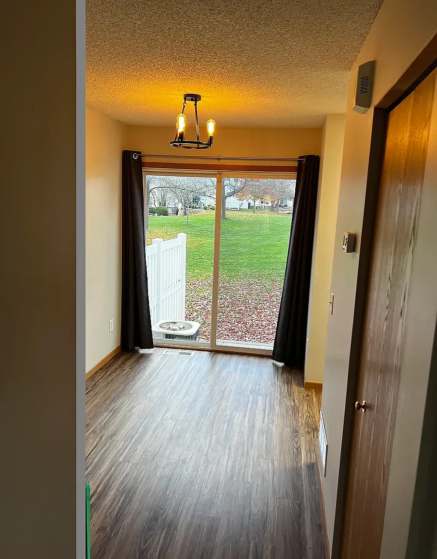 2 bed, 1.5 bath, 927 sqft, $1,750 — Photo 3