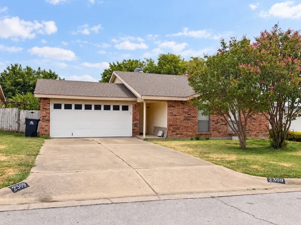 2309 Newbury Dr, Arlington, TX 76014