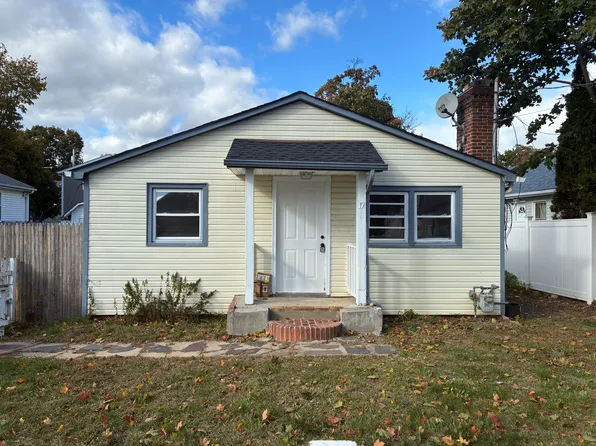 17 E 4th St, Huntington Station, NY 11746