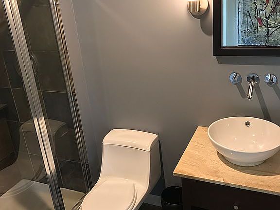 Main level full bathroom