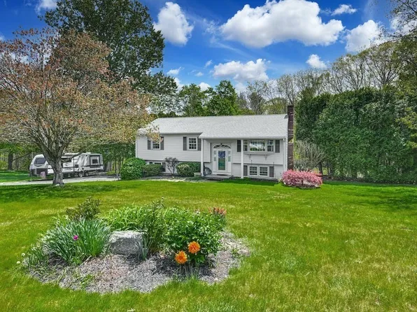 6 Carriage Dr, Auburn, MA 01501