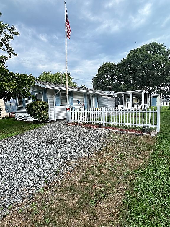 32 W Budlong Farm Rd, Warwick, RI 02886 | Zillow