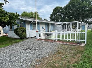 32 W Budlong Farm Rd, Warwick, RI 02886