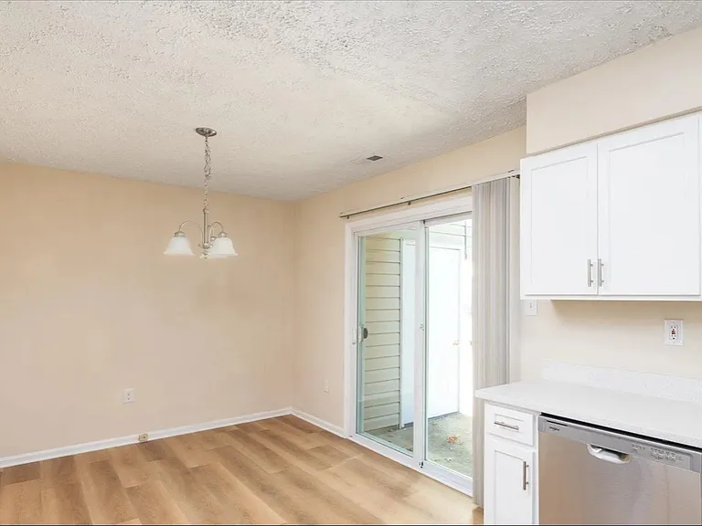 2431 W Rosecroft Village Cir — Photo 11