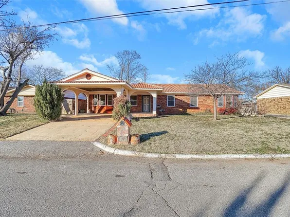 1817 Prairie Chief Ave, Clinton, OK 73601