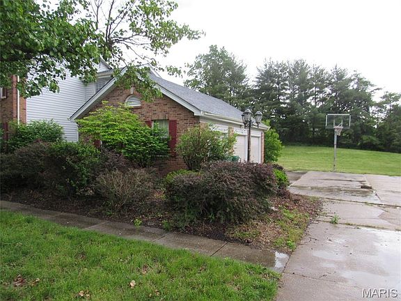 3rd image of 1164 English Saddle Rd