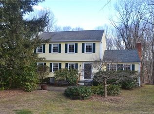 20 Stagecoach Rd, Woodbury, CT 06798