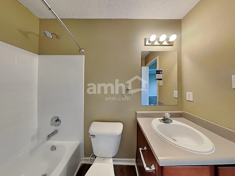 5627 N Plymouth Ct — Photo 19