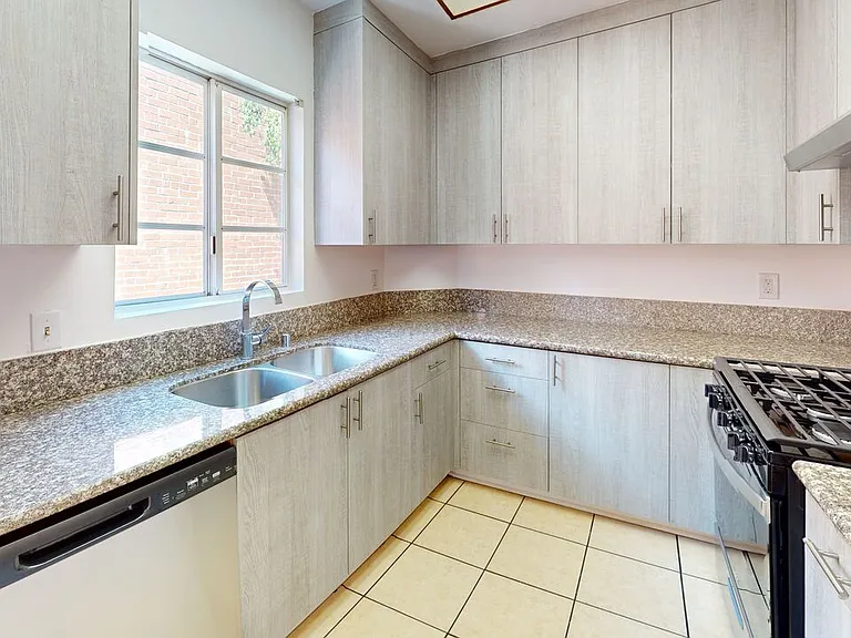 5135 Zelzah Ave #100 — Photo 7