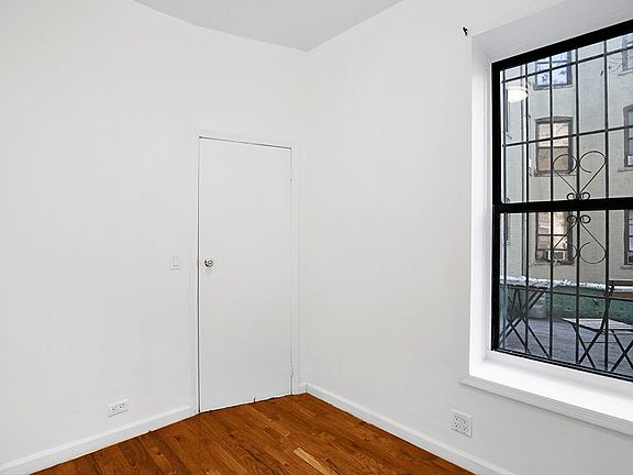 5th image of 204 E 112th St APT 21