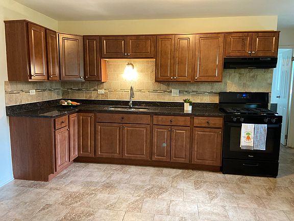 5th image of 6 N Hickory Ln