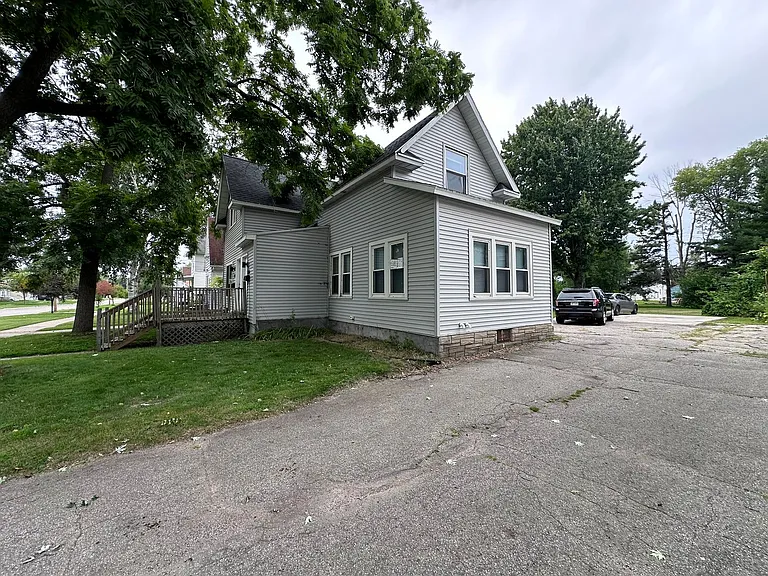 854-856 Kellogg St — Photo 17