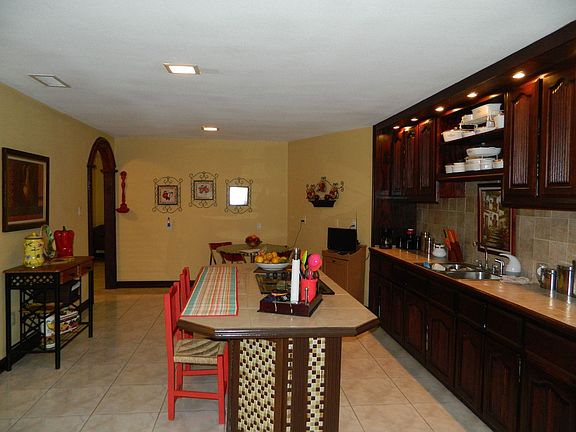 3rd image of 1317 Joscelyn Dr