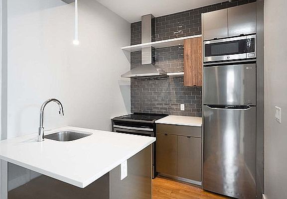 4th image of 352 Irving Ave #3C