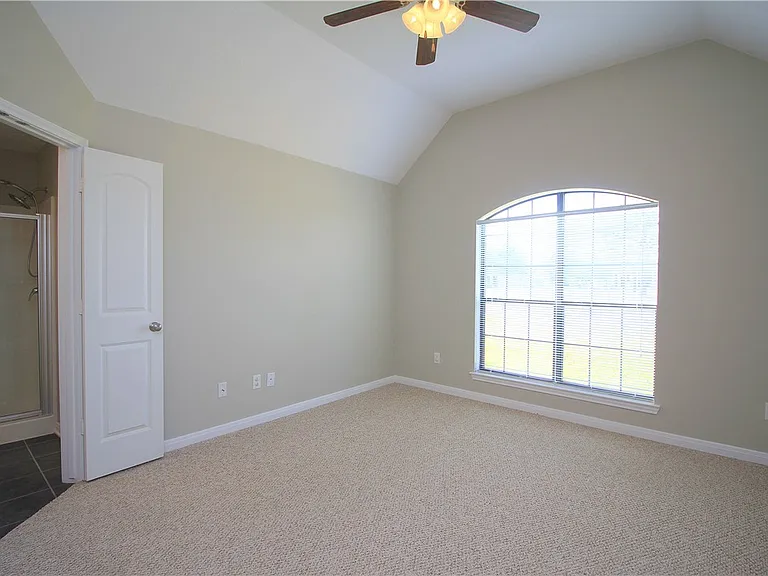 2010 Turning Leaf Dr — Photo 6