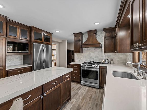 5th image of 4687 Parkridge Dr