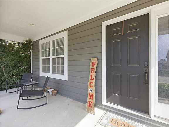3rd image of 8 Westwood Cir