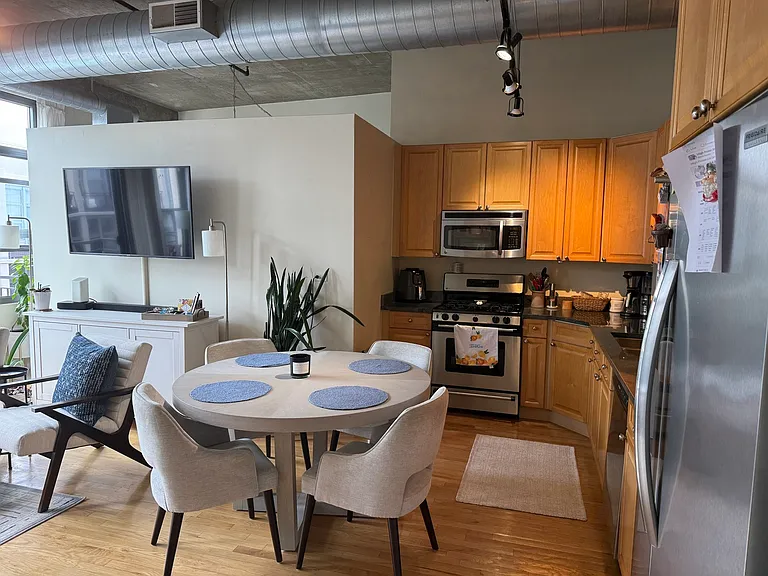 900 N Kingsbury St #1117 — Photo 2