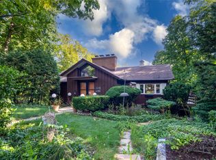 327 Oak Tree Ln, Waukegan, IL 60085