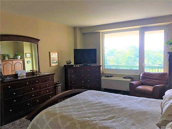 4th image of 100 Hilton Ave