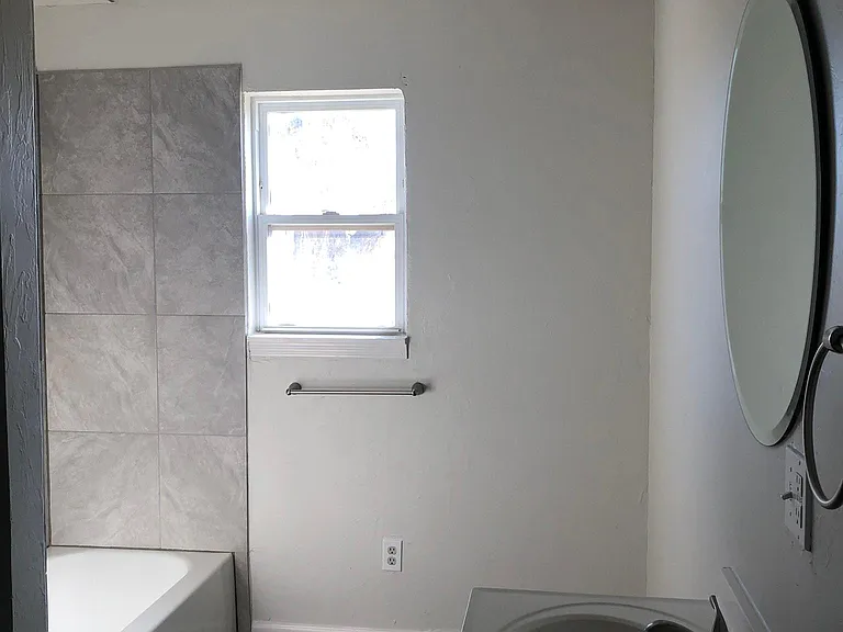 311 Washington Ave NW — Photo 7