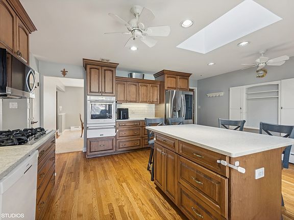 4th image of 15549 Heather Ct