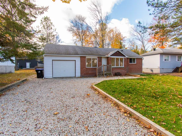 98 33rd St N, Wasaga Beach, ON L9Z 2B9