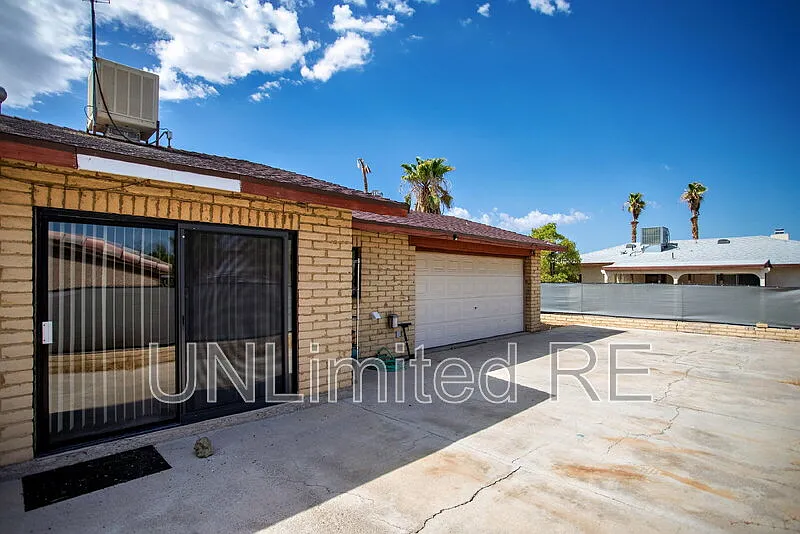 4 bed, 2.0 bath, 1446 sqft, $2,000 — Photo 3