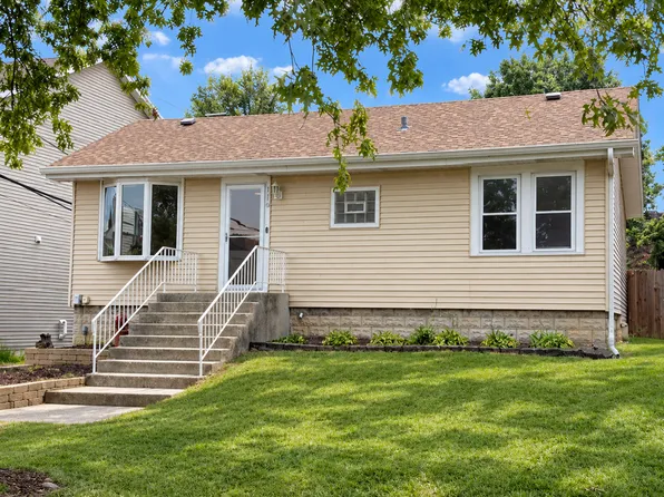 110 E 56th St, Westmont, IL 60559