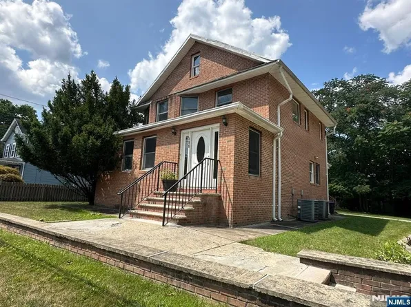 385 Godwin Ave, Wyckoff, NJ 07481