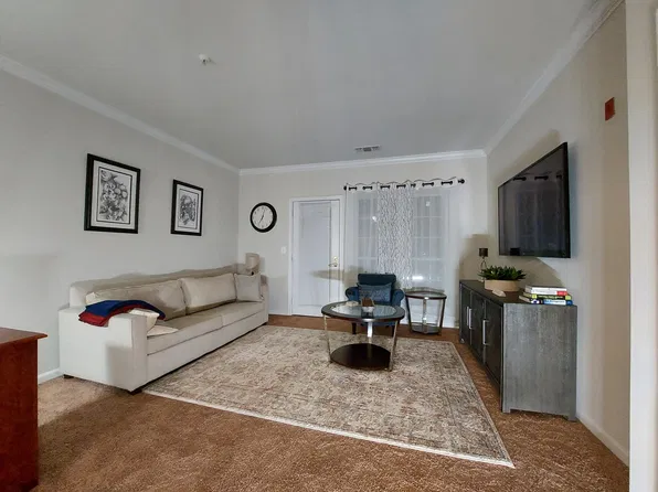 4550 Strutfield Ln APT 2219, Alexandria, VA 22311