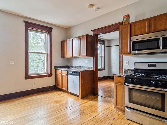 2nd image of 2858 N Hamlin Ave #3A