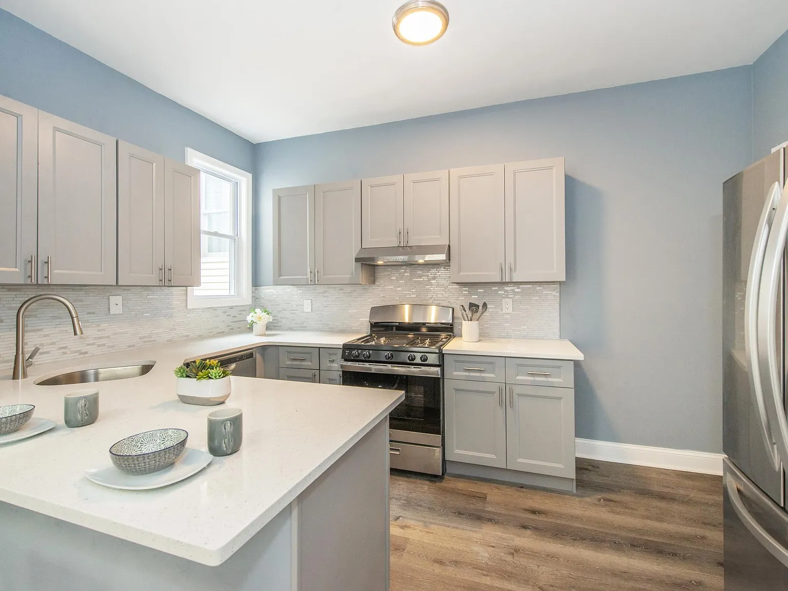 2 bed, 800 sqft, $2,575 — Photo 3