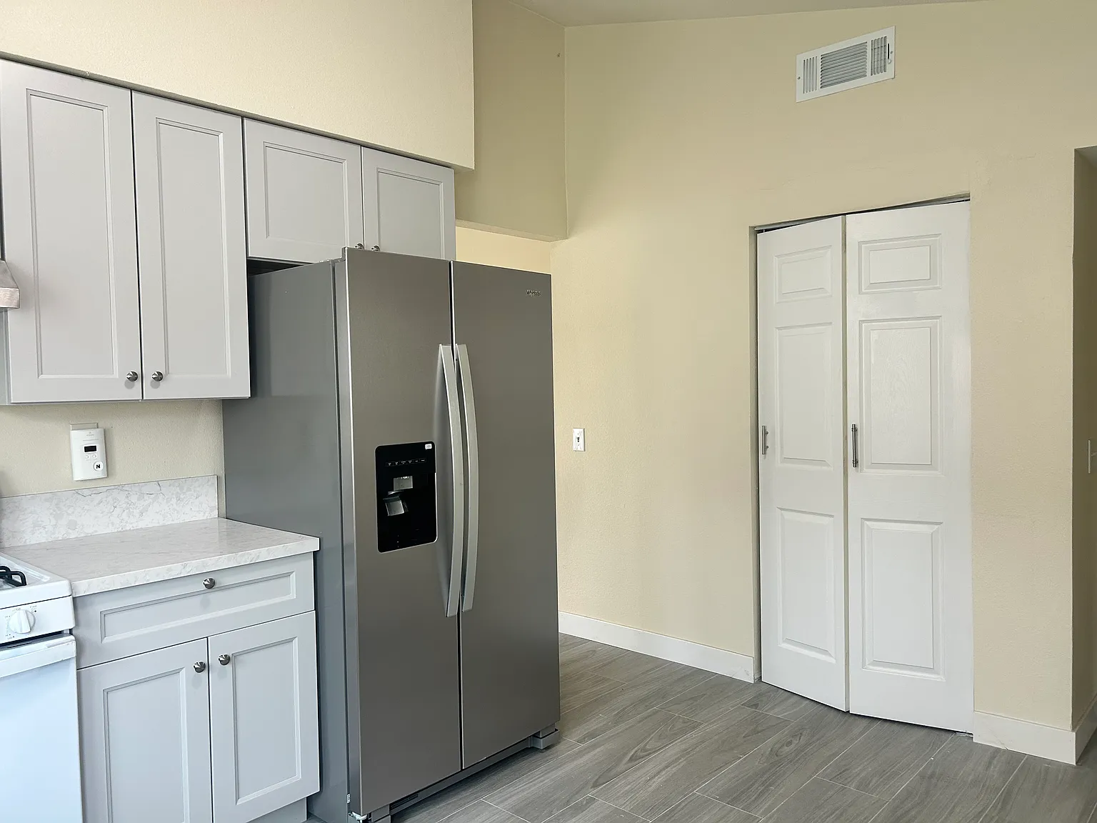 3 bed, 1284 sqft, $3,900 — Photo 4